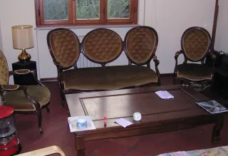 Salotto vintage: divano e 4 poltrone