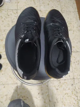 Botines Fútbol Sala Kipsta Negros