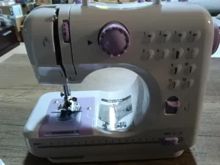 Máquina de coser multifunción