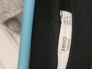 Camiseta negra con signos del zodiaco