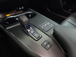 Lexus UX 2.0 300h F Sport Plus