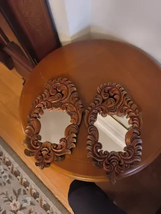 Coppia di Specchi in Legno Intagliato