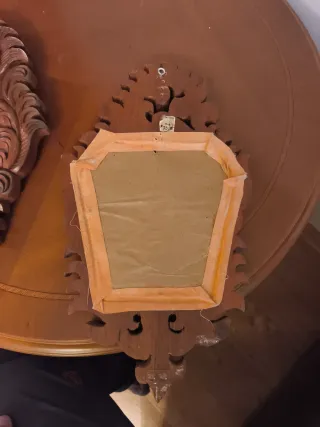 Coppia di Specchi in Legno Intagliato