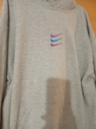 Sudadera Gris con Logo Multicolor