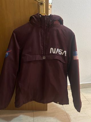 Abrigo NASA Rojo