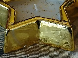 Due portacandele con forma di campana e stella