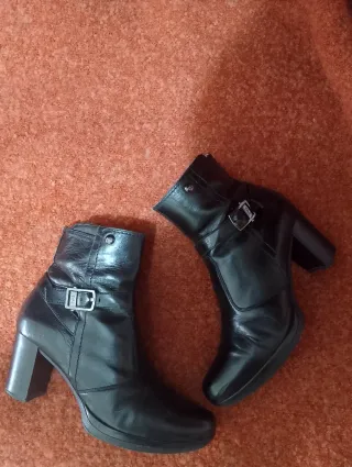 Tronchetto in vera pelle nera