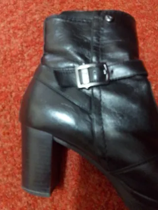 Tronchetto in vera pelle nera