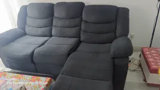 Sofá 3 plazas gris + mesa comedor