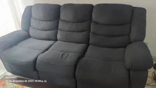 Sofá 3 plazas gris + mesa comedor