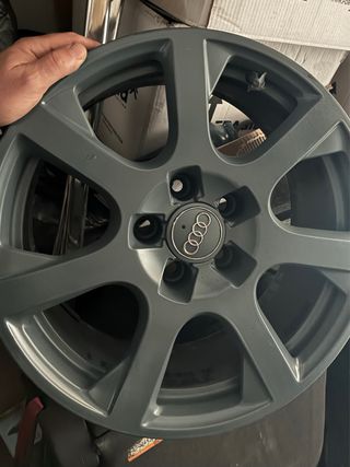 Llantas Audi Q5 etc 5 tornillos acepto ofertas