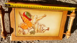 Vassoio vintage con mattonella decorata