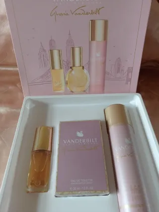 GLORIA VANDERBILT SET