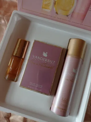 GLORIA VANDERBILT SET