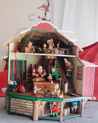 Casa de Papa Noel con música y movimiento