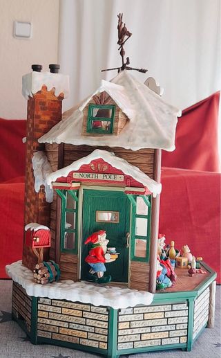 Casa de Papa Noel con música y movimiento