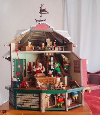 Casa de Papa Noel con música y movimiento