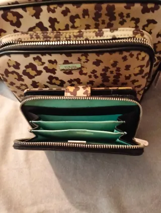 Bolso y monedero Tous estampado leopardo