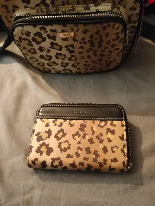 Bolso y monedero Tous estampado leopardo