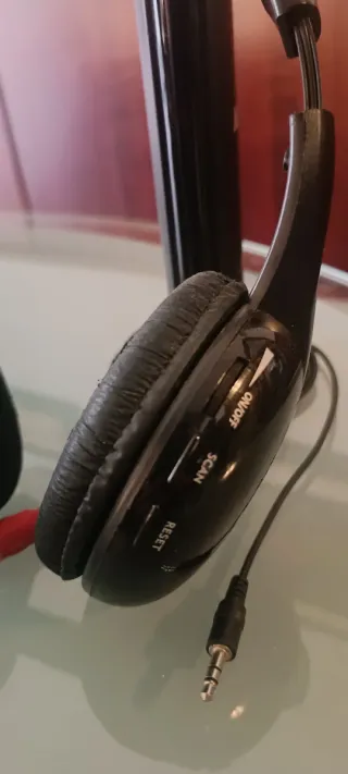 Cuffie Akai Nere
