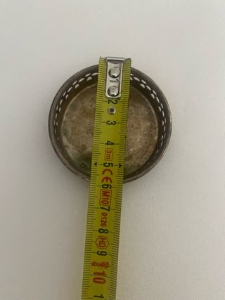 Peça decorativa antiga com detalhes vazados