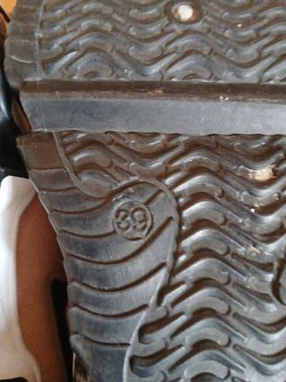 Zapatillas deportivas beige y negras