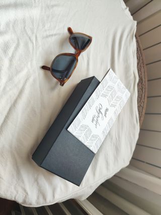 Gafas de sol Persol color mostaza lentes azul gris