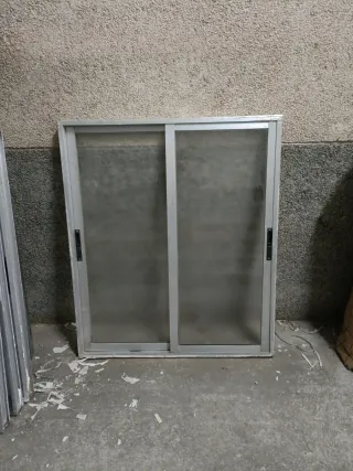 Ventana corredera plata 1.07x1.26