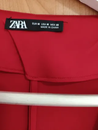 Blusa Zara satinada roja talla M