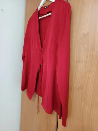 Blusa Zara satinada roja talla M