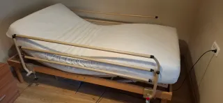 Cama articulada 180x90 + colchón + 2 barandillas