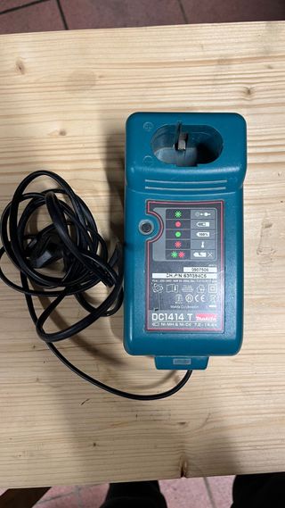 Atornilladores Makita 12V (2uds) + Cargador