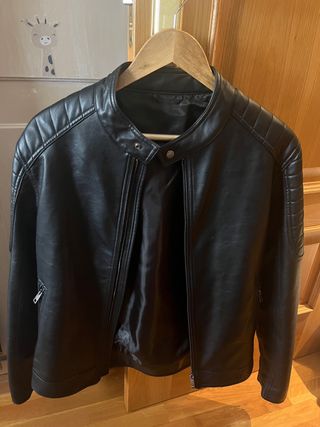 Cazadora negra Mango chica