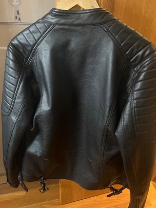 Cazadora negra Mango chica