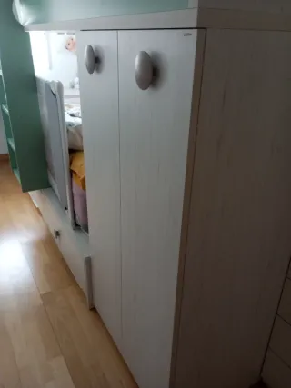 Litera completa con escritorio, armario y zapatero