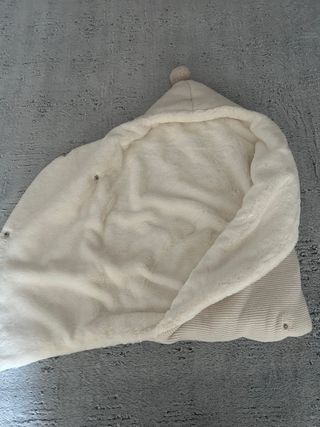 Saco invierno para capazo marca mayoral. Beige