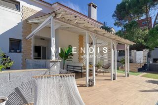 Chalet en venta en Castellví de Rosanes