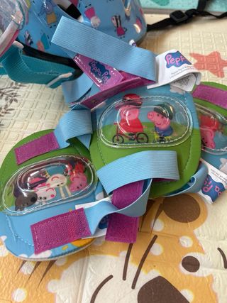 Casco y protecciones Peppa Pig niño