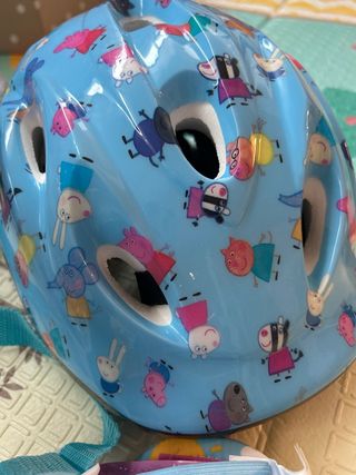 Casco y protecciones Peppa Pig niño