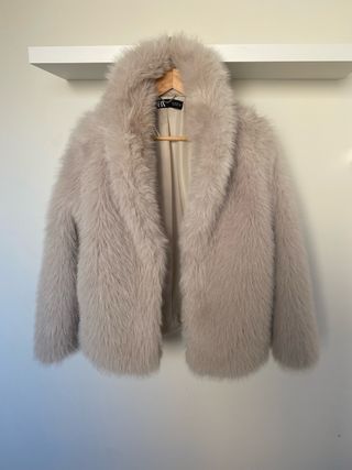 Abrigo pelo Zara beige