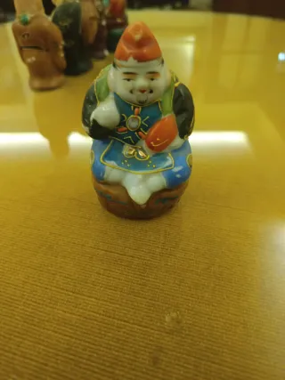 5 Figuras Orientales Pintadas a Mano