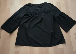 Blusa negra con encaje Shein Curve