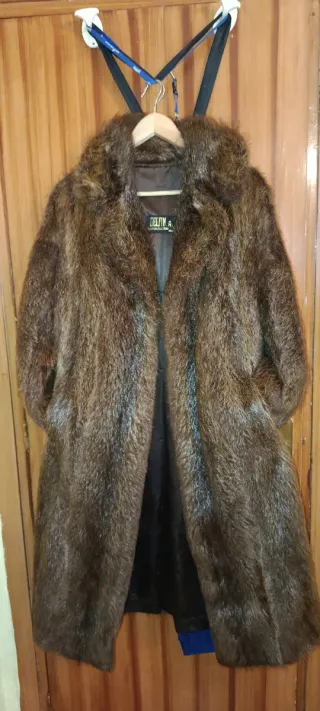 Abrigo largo de piel marrón