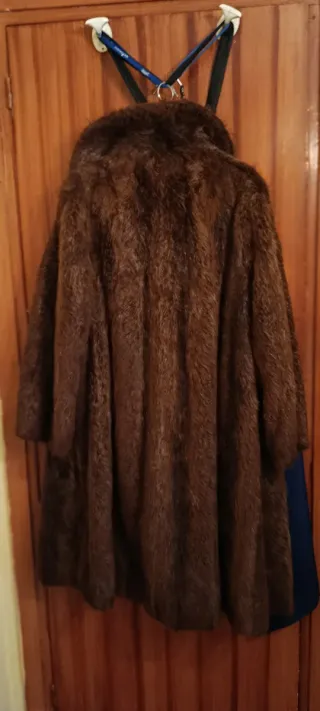 Abrigo largo de piel marrón