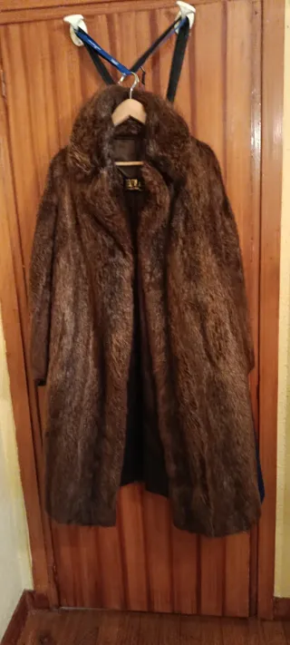 Abrigo largo de piel marrón