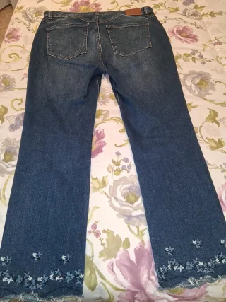 Pantalón vaquero mujer bordado