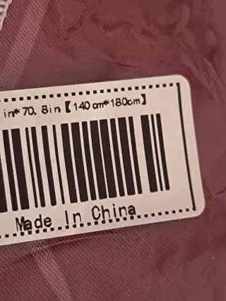 Tovaglia natalizia con pigne e agrifoglio