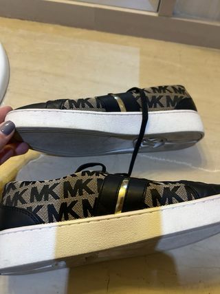 Zapatillas Michael Kors MK Negro y Dorado