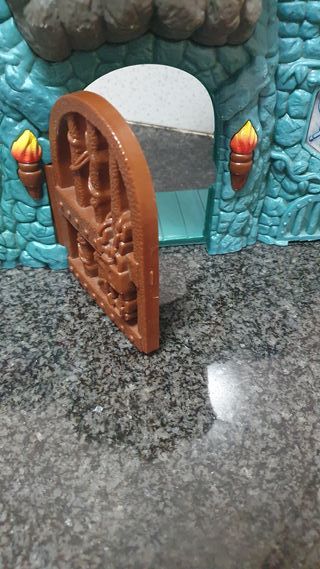 Little Kingdom Castello Teschi Luci Suoni