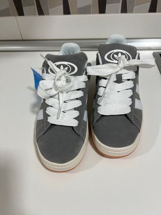 Adidas Campus Gris Talla 40 fue un regalo